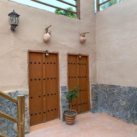 بيت نُزل السلام Bait Salam Inn Al Ḩamrāʼ エクステリア 写真