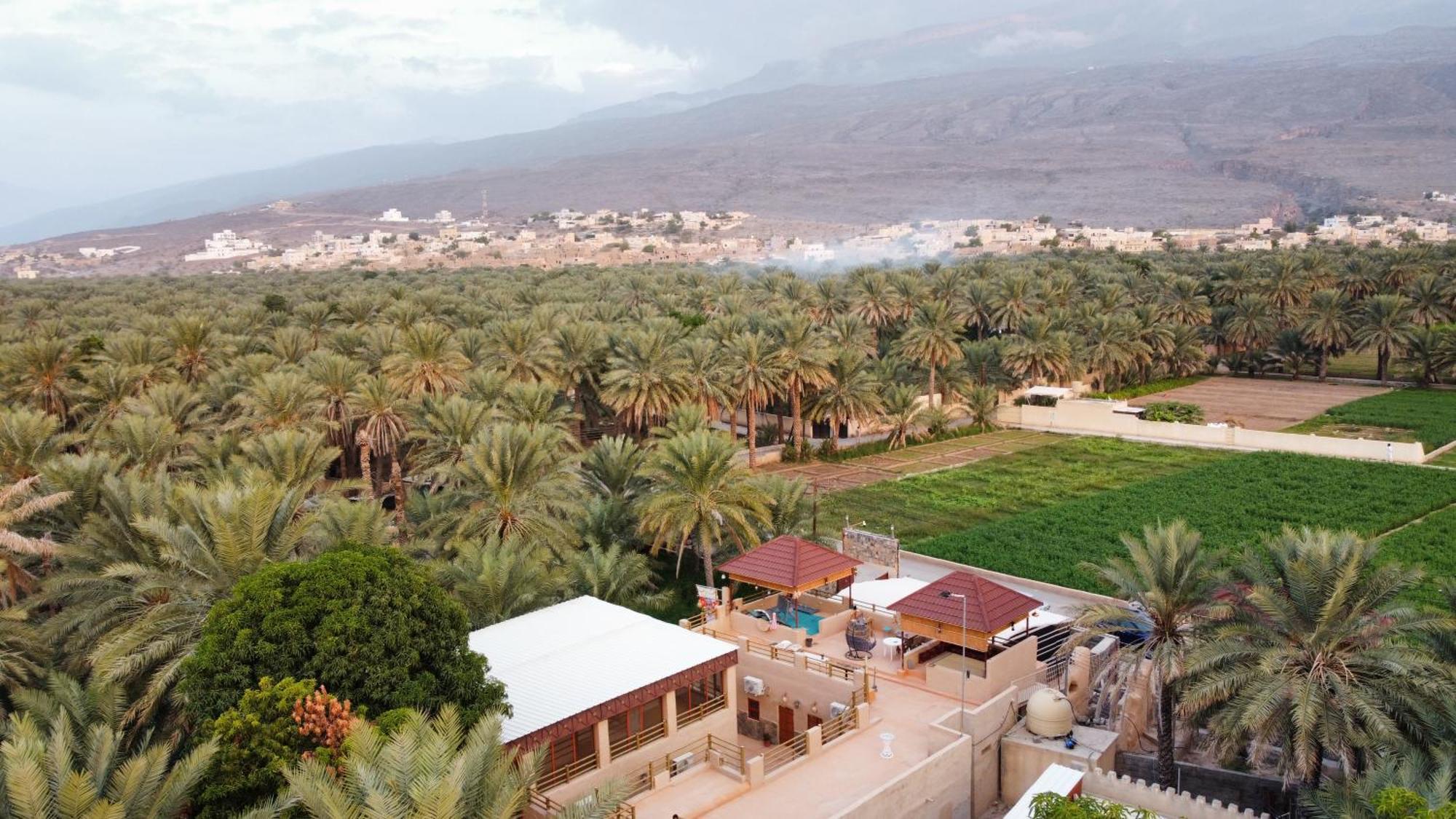 بيت نُزل السلام Bait Salam Inn Al Ḩamrāʼ エクステリア 写真