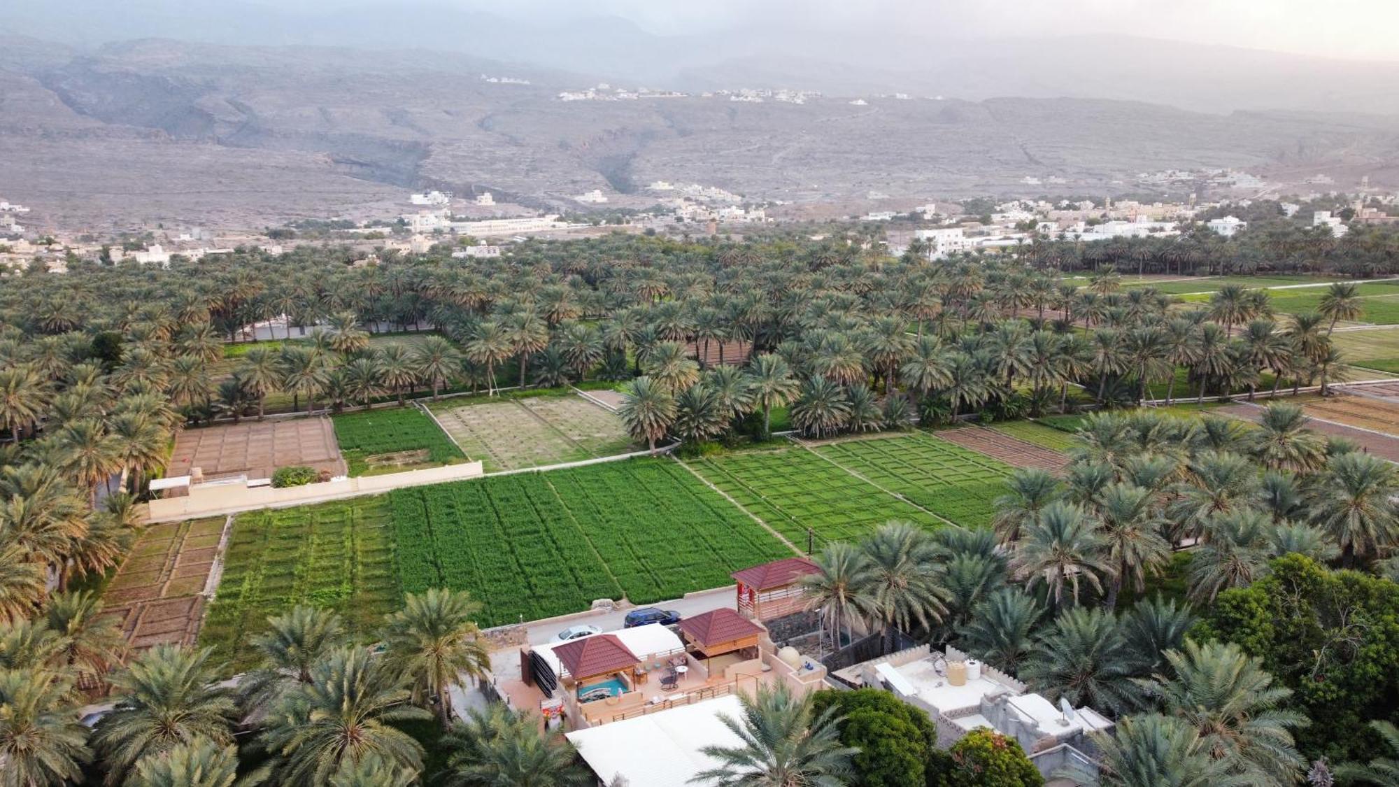 بيت نُزل السلام Bait Salam Inn Al Ḩamrāʼ エクステリア 写真
