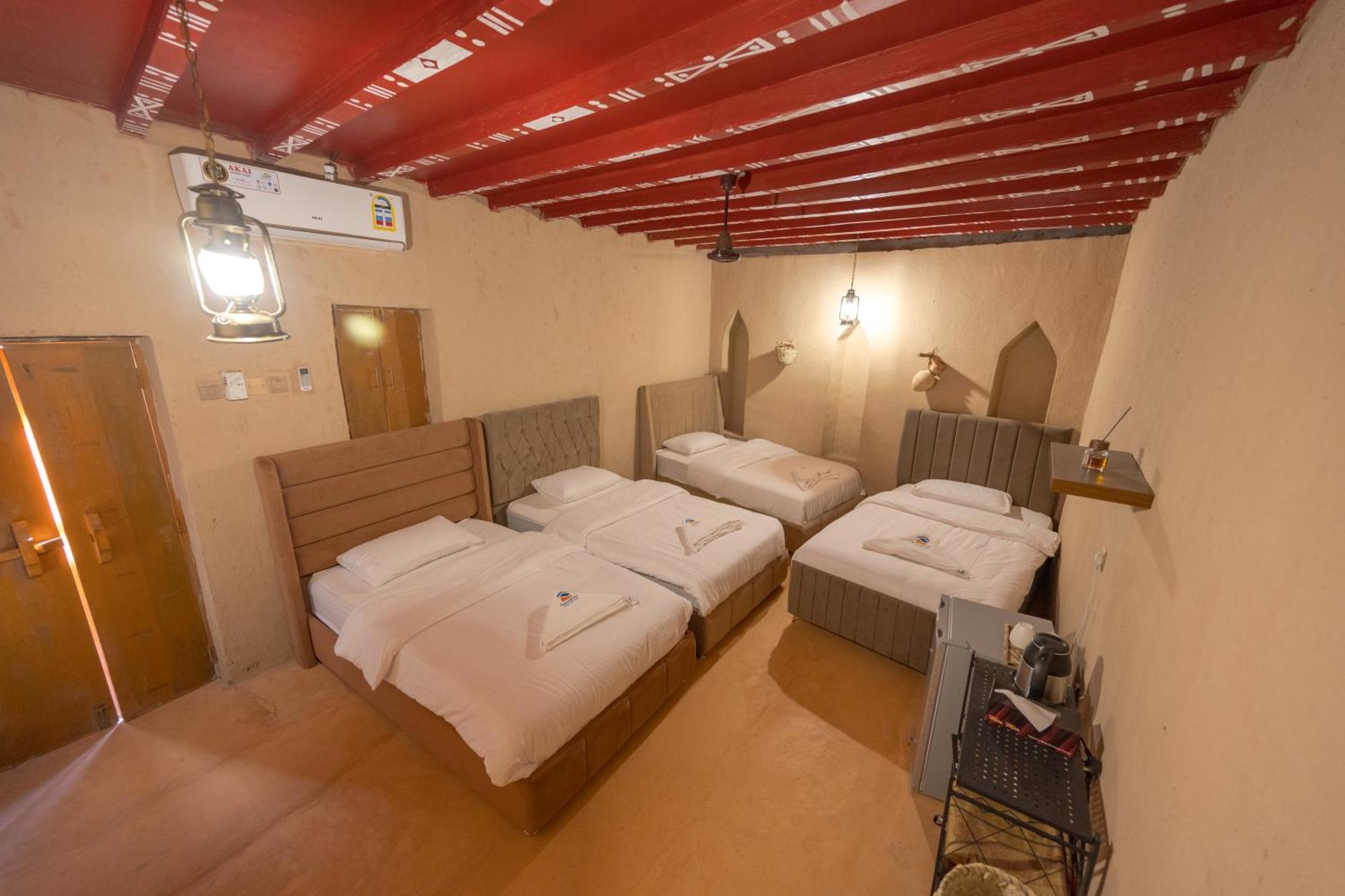 بيت نُزل السلام Bait Salam Inn Al Ḩamrāʼ エクステリア 写真