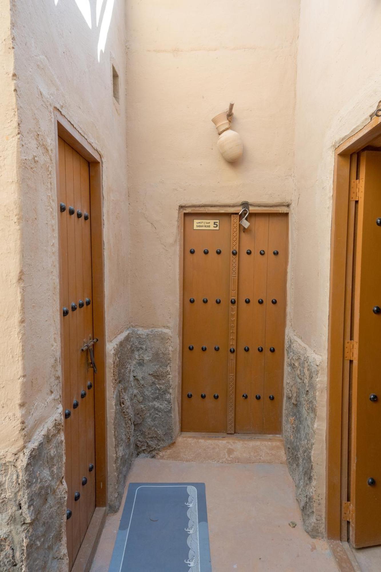 بيت نُزل السلام Bait Salam Inn Al Ḩamrāʼ エクステリア 写真
