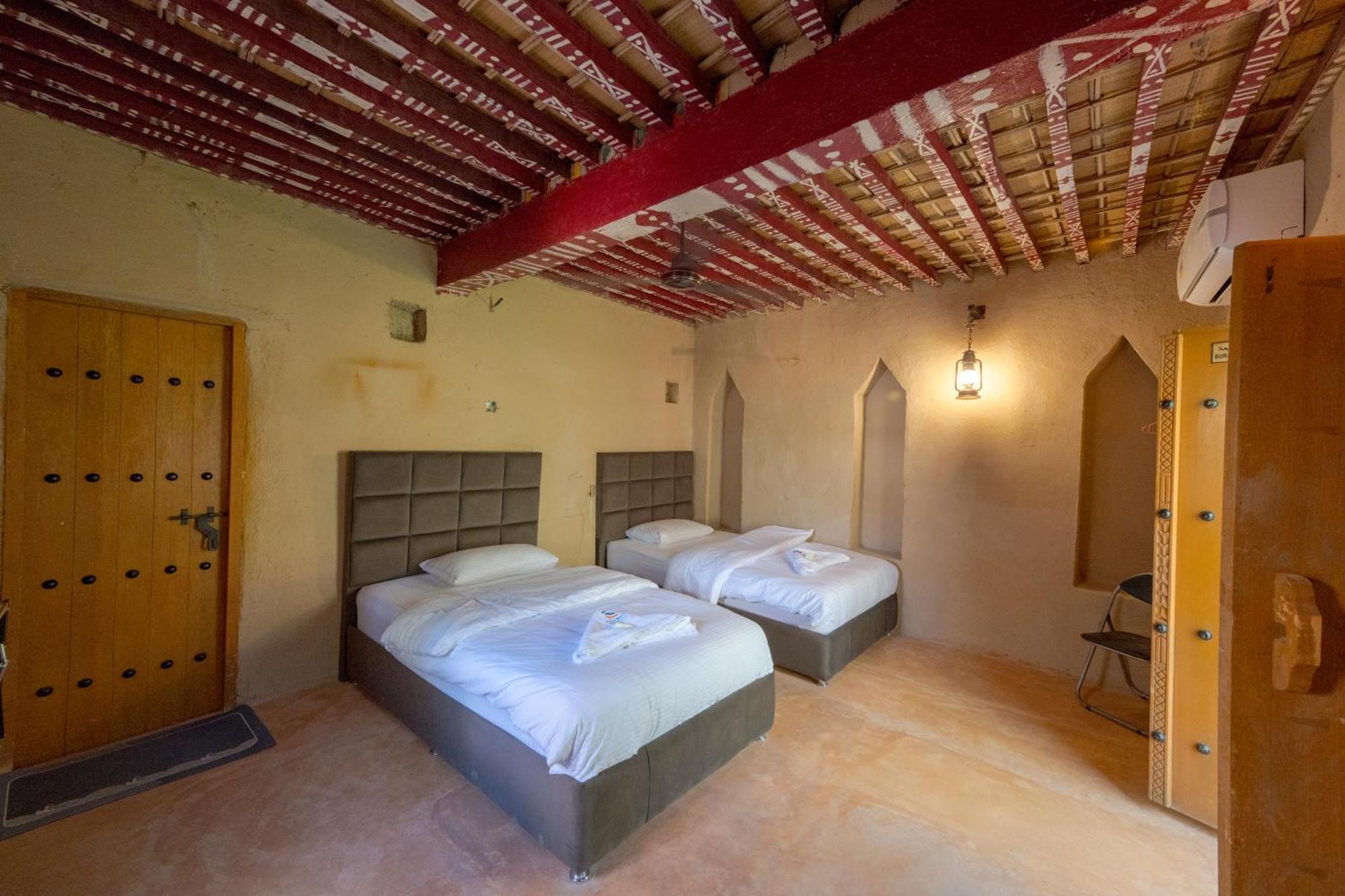 بيت نُزل السلام Bait Salam Inn Al Ḩamrāʼ エクステリア 写真