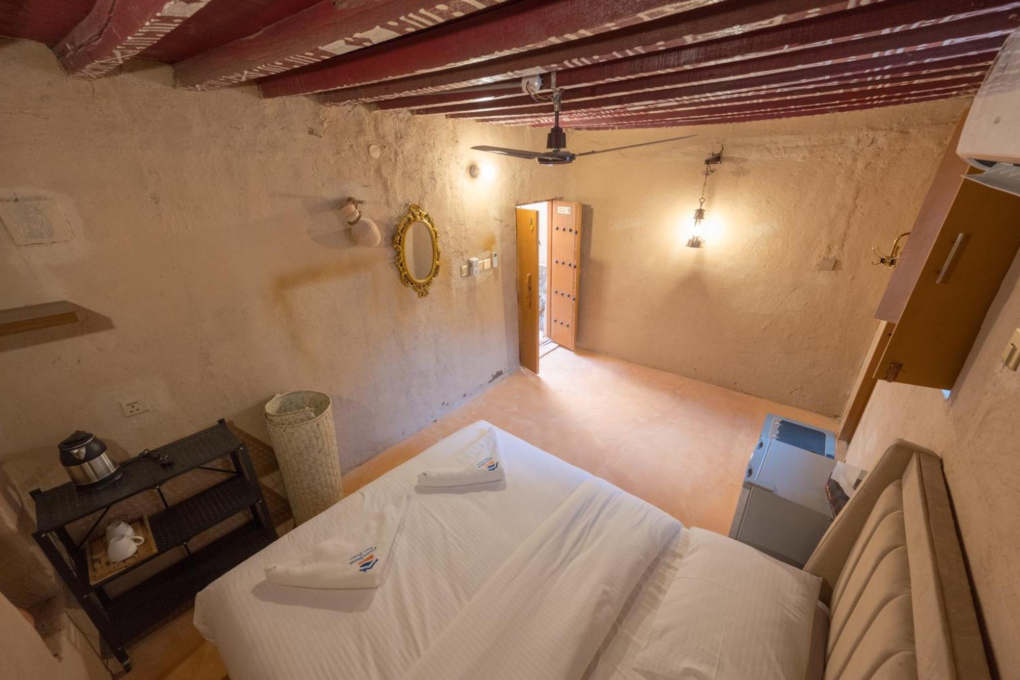 بيت نُزل السلام Bait Salam Inn Al Ḩamrāʼ エクステリア 写真