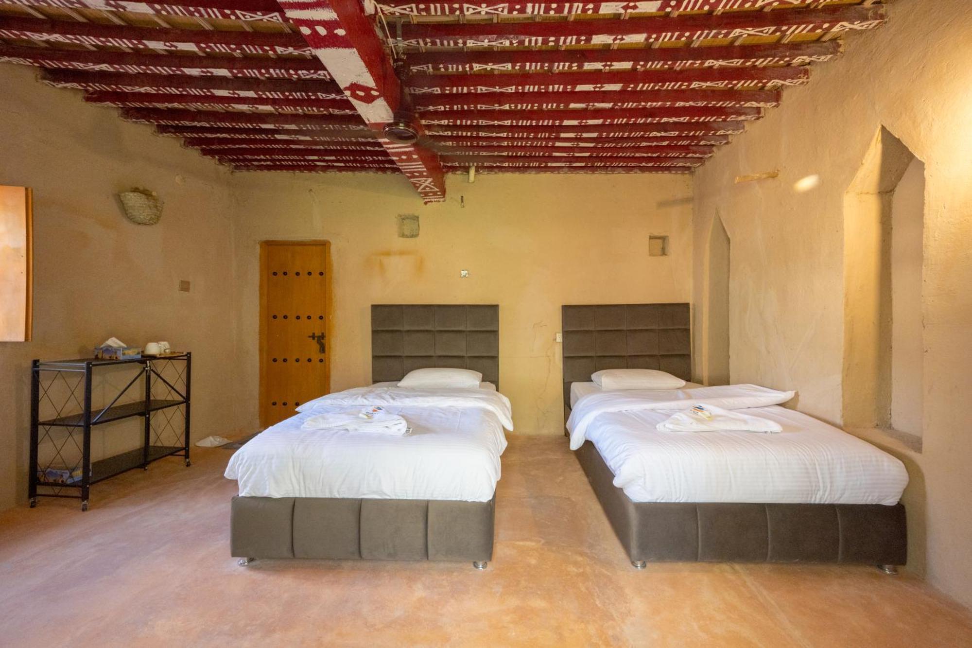 بيت نُزل السلام Bait Salam Inn Al Ḩamrāʼ エクステリア 写真