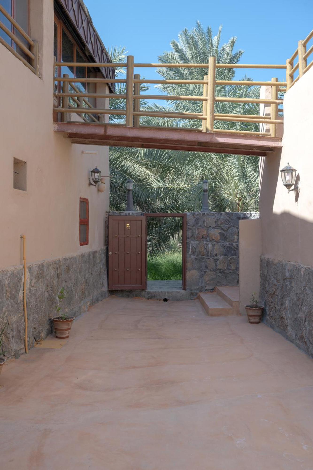 بيت نُزل السلام Bait Salam Inn Al Ḩamrāʼ エクステリア 写真