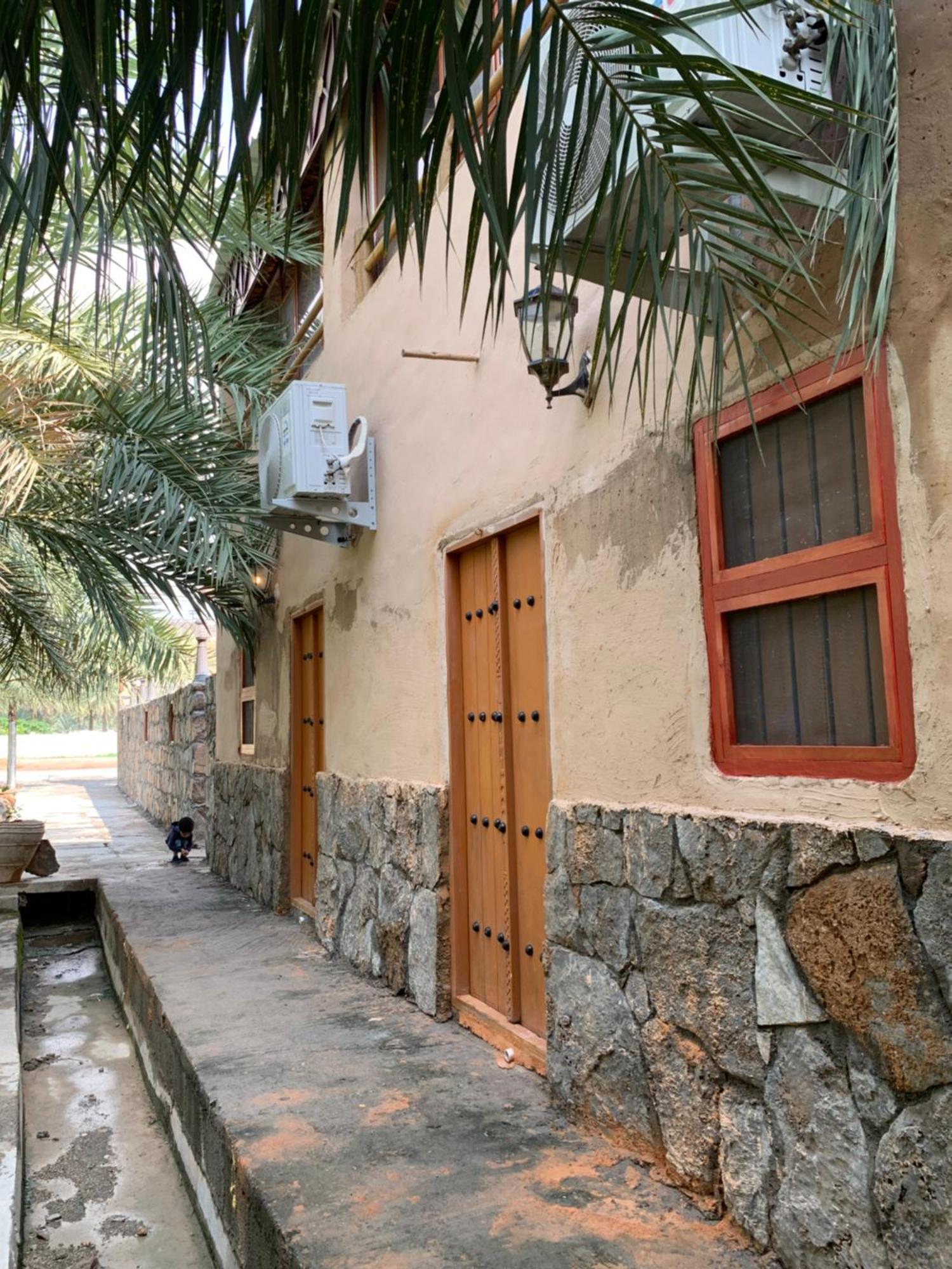 بيت نُزل السلام Bait Salam Inn Al Ḩamrāʼ エクステリア 写真