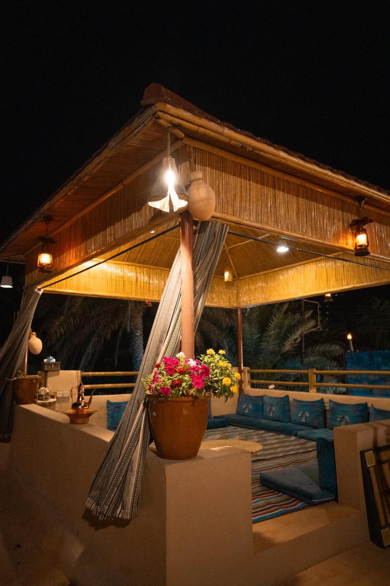 بيت نُزل السلام Bait Salam Inn Al Ḩamrāʼ エクステリア 写真