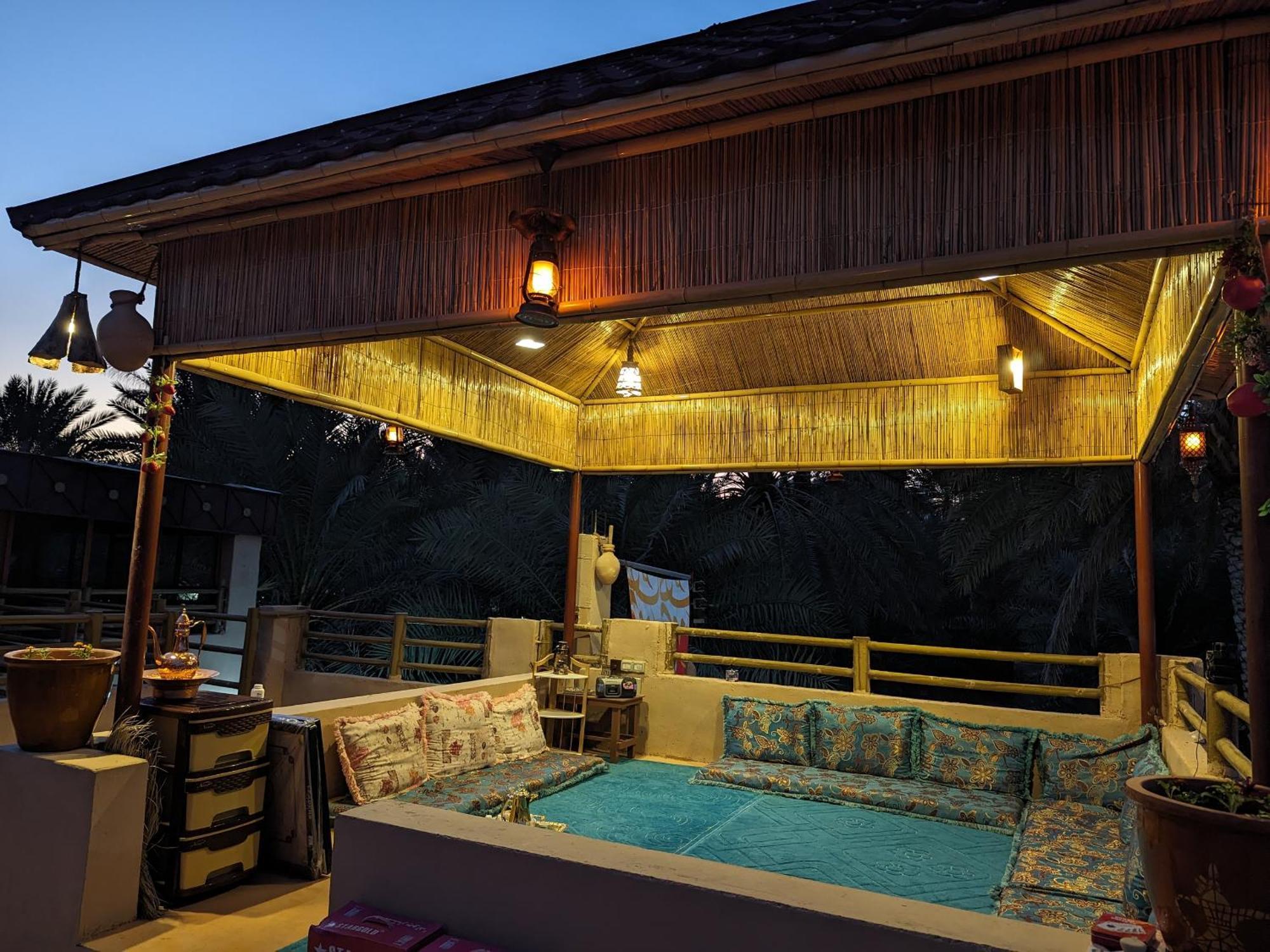 بيت نُزل السلام Bait Salam Inn Al Ḩamrāʼ エクステリア 写真